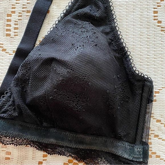 4/$20 ⭐️ Victoria’s Secret • Lace Triangle Cup Padded Bralette in Black - Picture 7 of 12